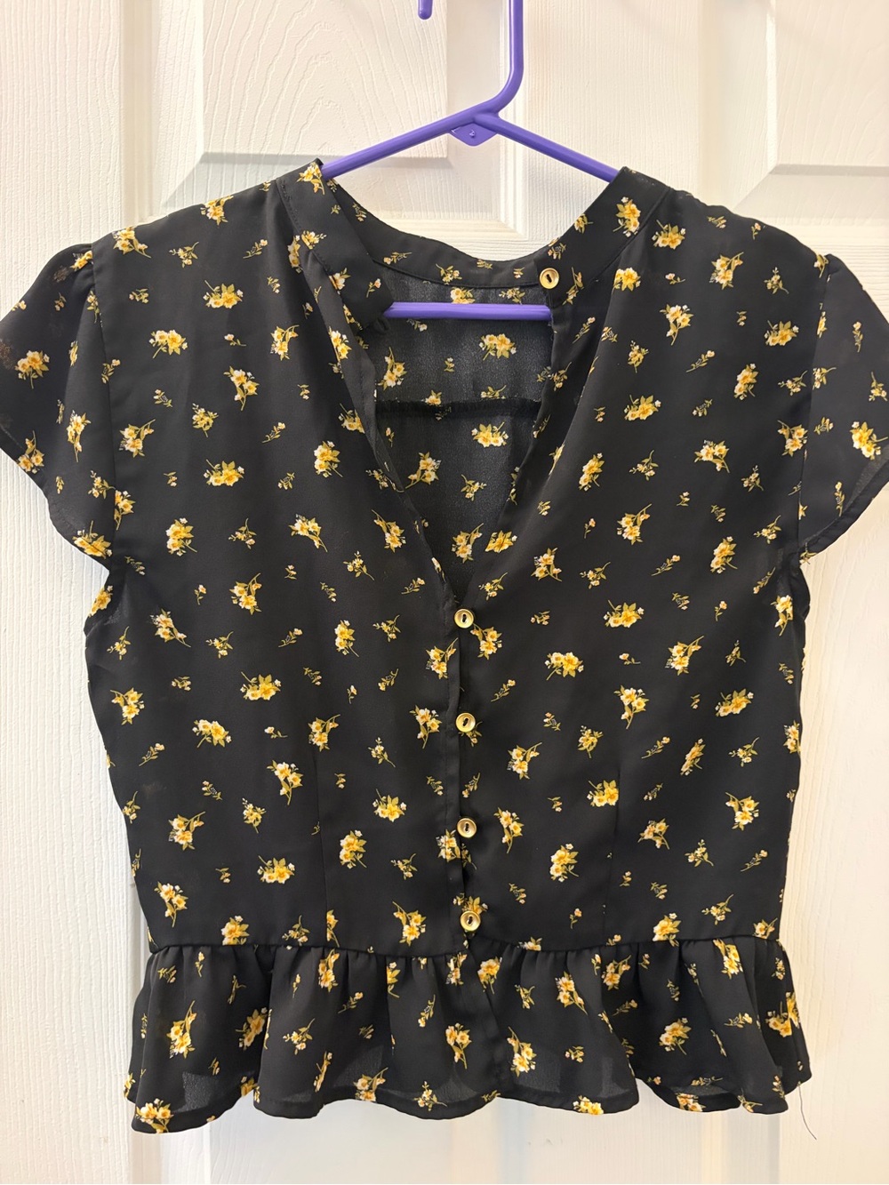 Women’s black Floral Button-Front Peplum crop top